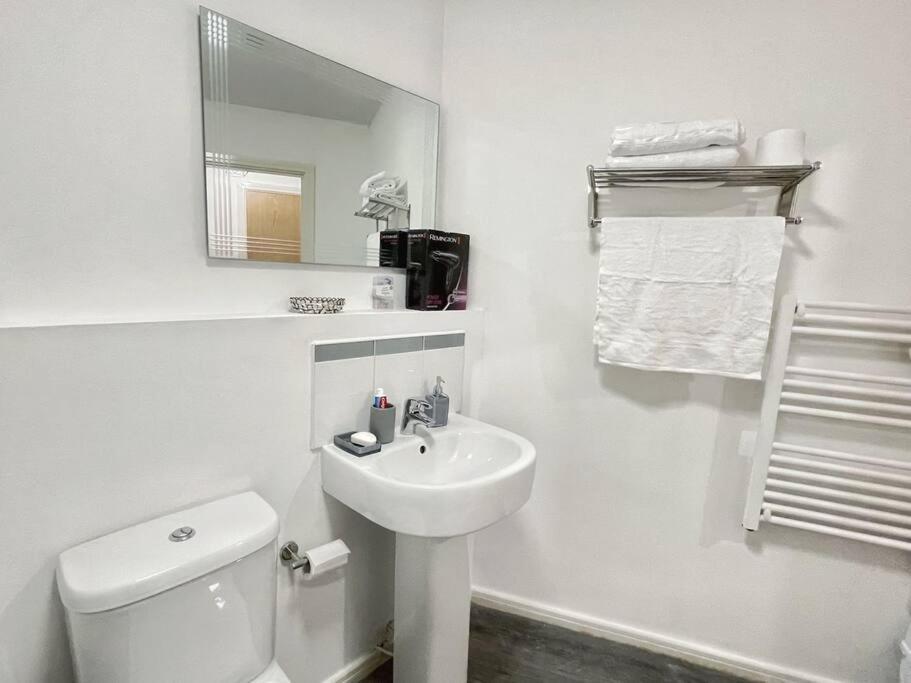 Cityfront Modern Apt Near City Centre/Etihad, Free Parking Манчестер Екстер'єр фото